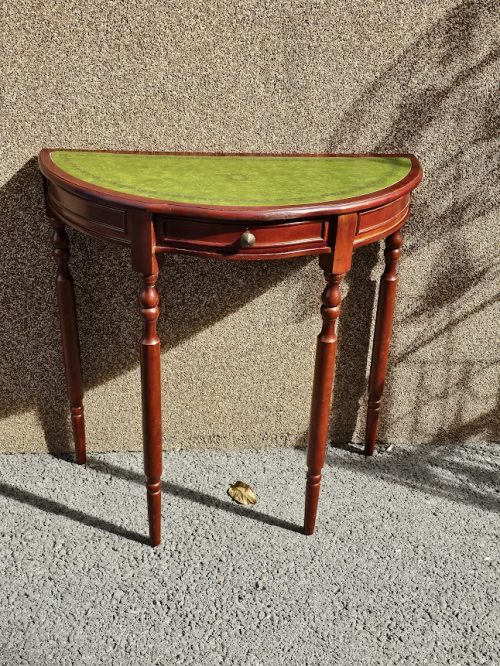 Konzola s kozha v retro stil-1