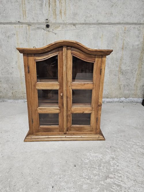 Vitrina za stena izrabotena iztsyalo ot masiv-2
