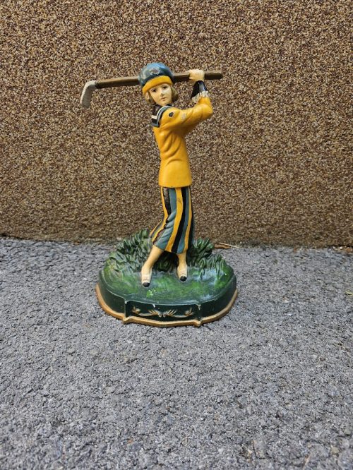 Stoyka Golfar ot metal-1